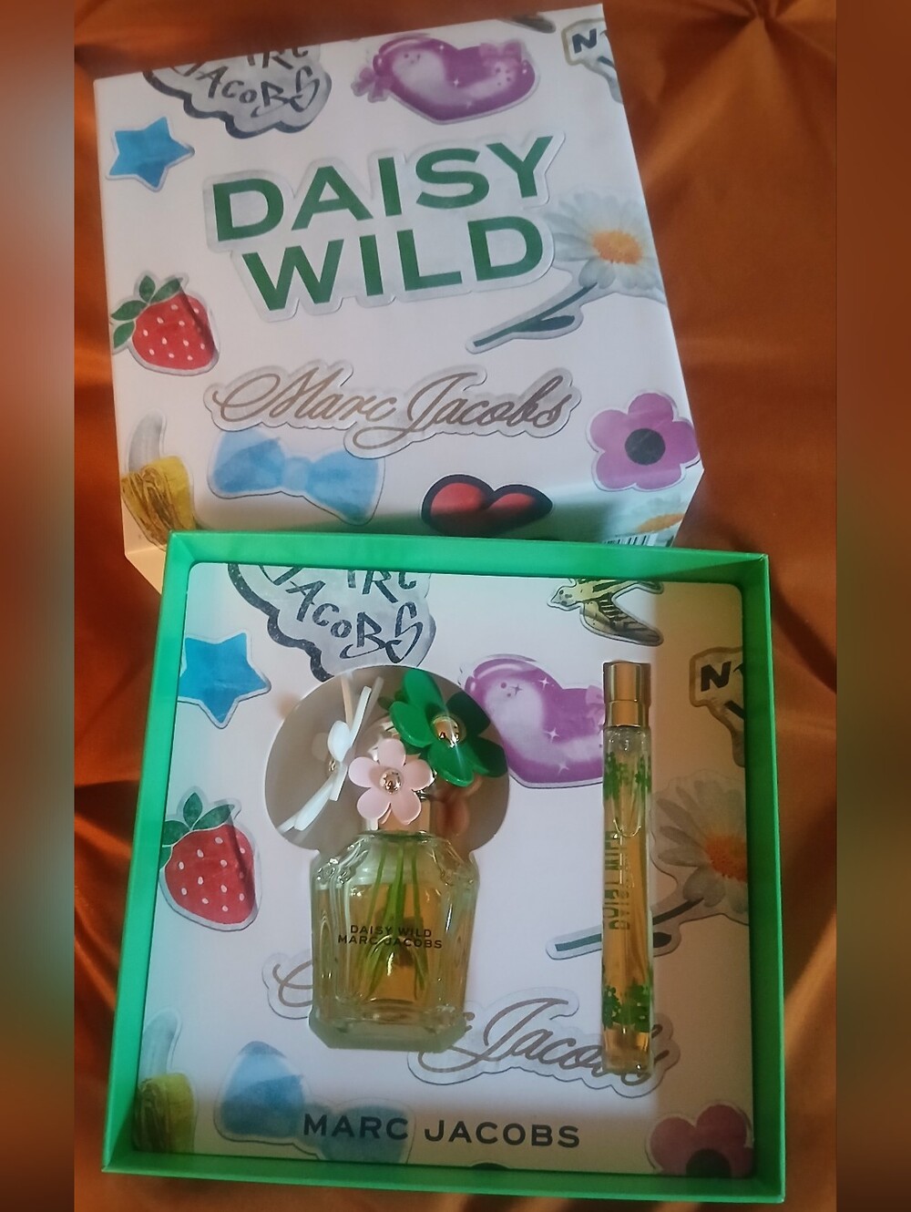 NWOT MARC JACOBS DAISY WILD